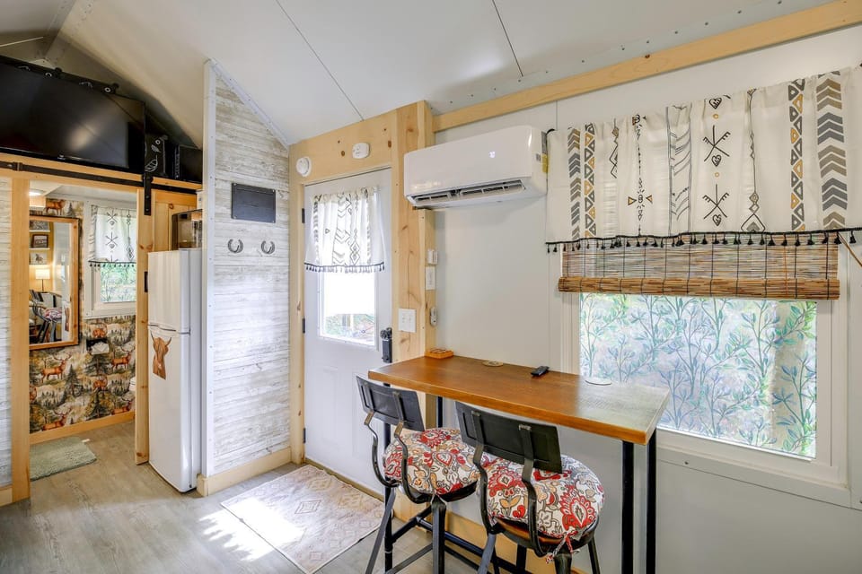 < 1 Mi to Appalachian Trail: Cozy Couple's Getaway Apartment in Damascus
