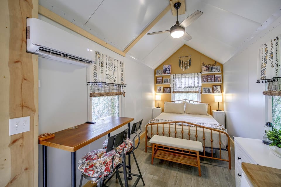 < 1 Mi to Appalachian Trail: Cozy Couple's Getaway Apartment in Damascus