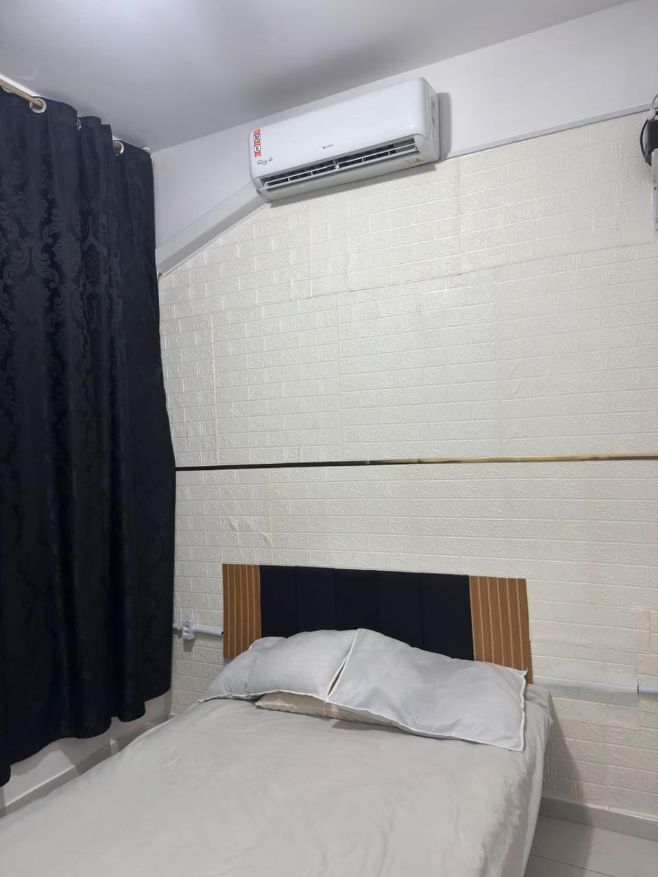 Bedroom, air conditioner