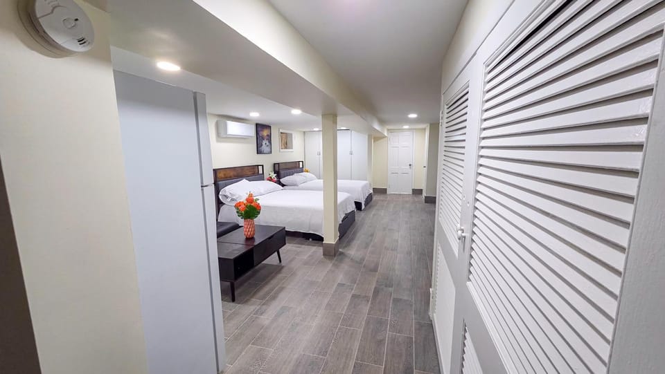 Spacious 4-Bedroom Private Home in Queens House in Middle Village