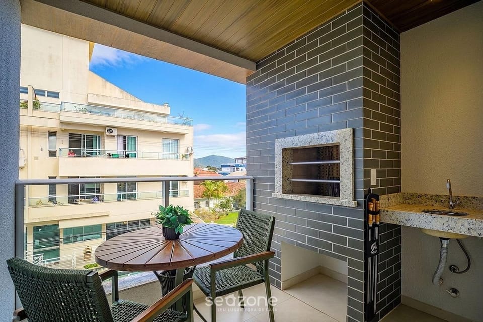 BBQ facilities, Balcony/Terrace, Seating area, City view, Mountain view