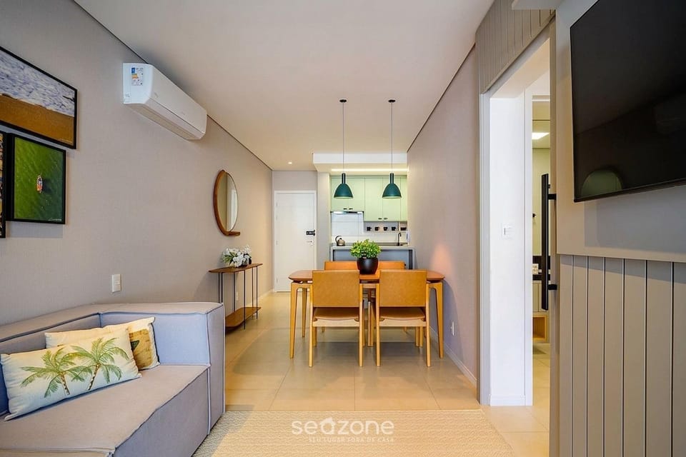TV and multimedia, Kitchen or kitchenette, Living room, Seating area, Dining area