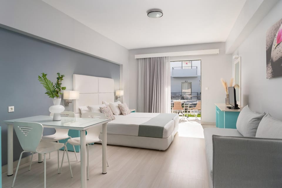 Bed, Seating area, Dining area, Bedroom