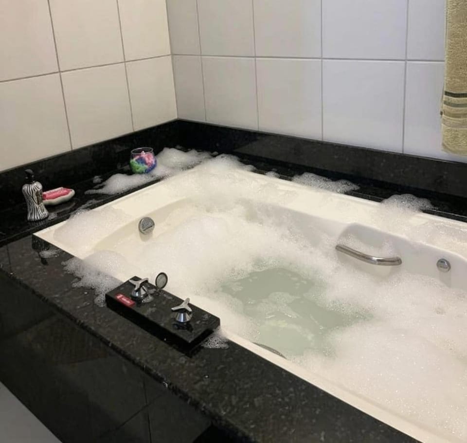 Hot Tub, Bathroom