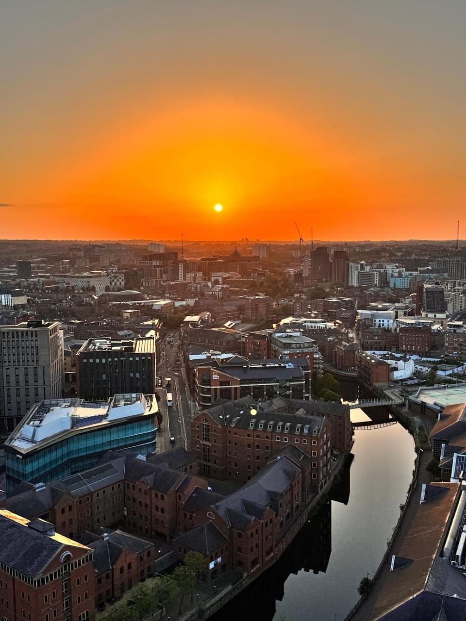 Stylish City Centre Stay w Balcony & Skyline Views Apartment in Leeds