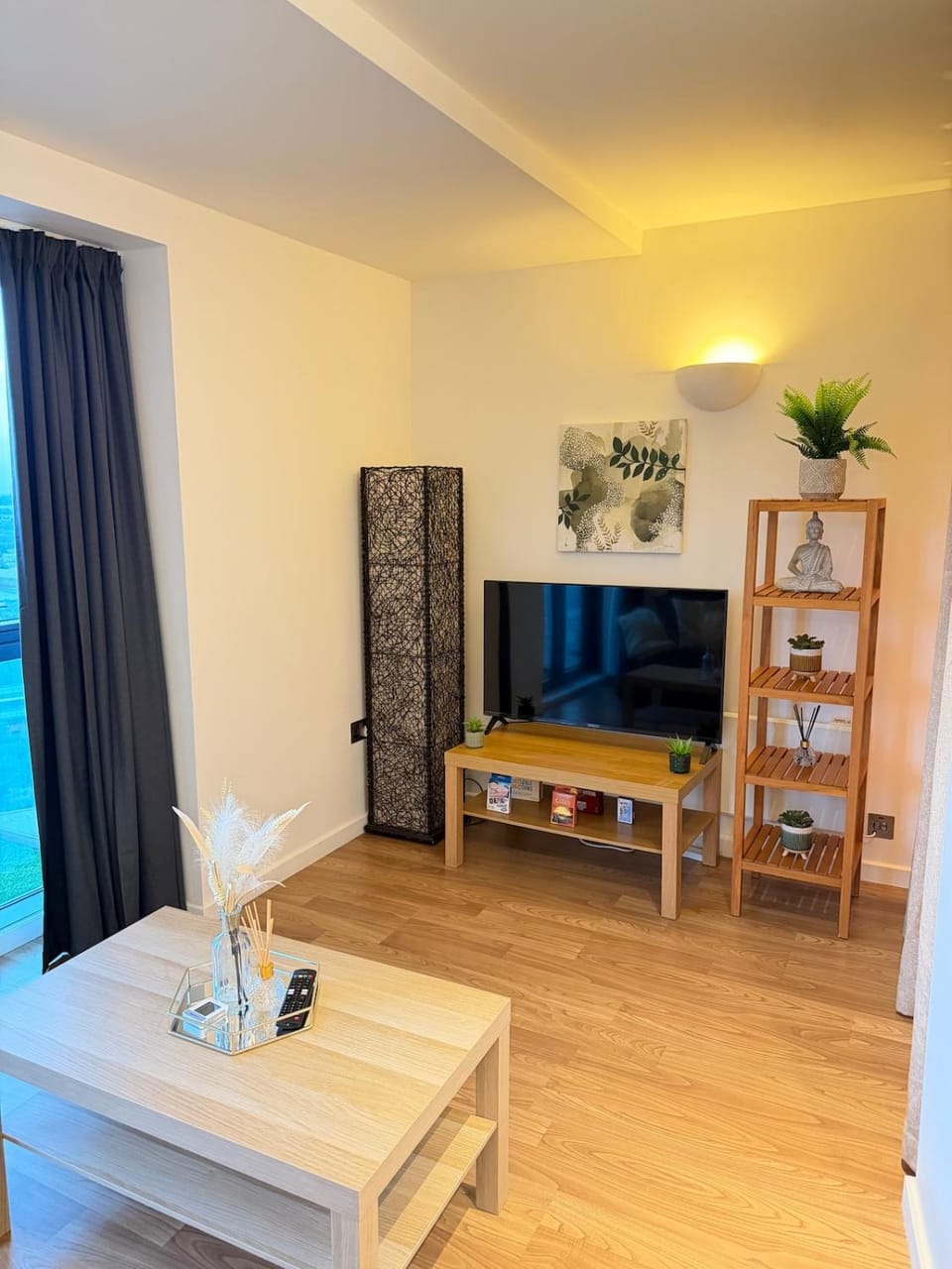 Stylish City Centre Stay w Balcony & Skyline Views Apartment in Leeds