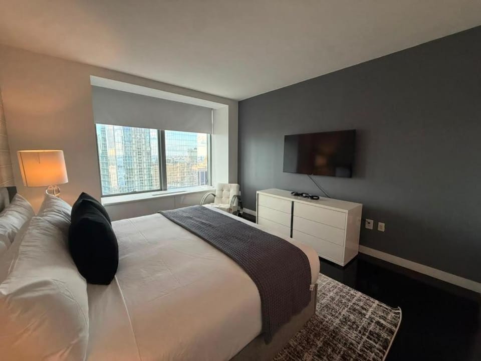 Luxury 2BR Financial District Suite with Views Apartment in Lower Manhattan