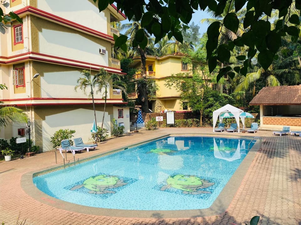 Property building, Day, Garden, Garden view, Pool view, Swimming pool, sunbed