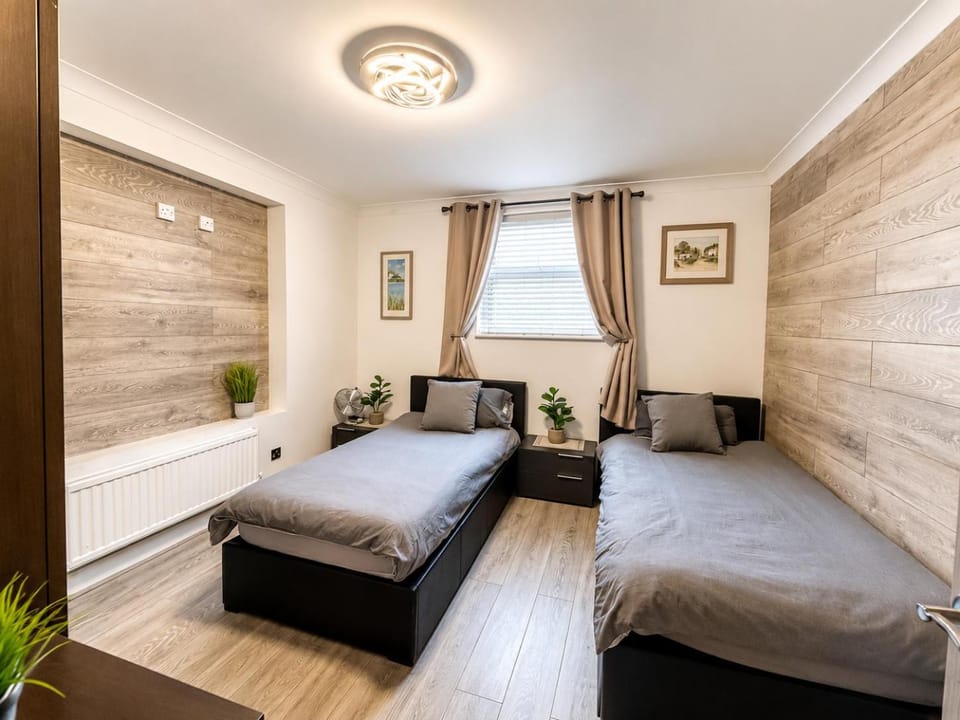 Poole 2-bedroom bungalow Apartment in Poole