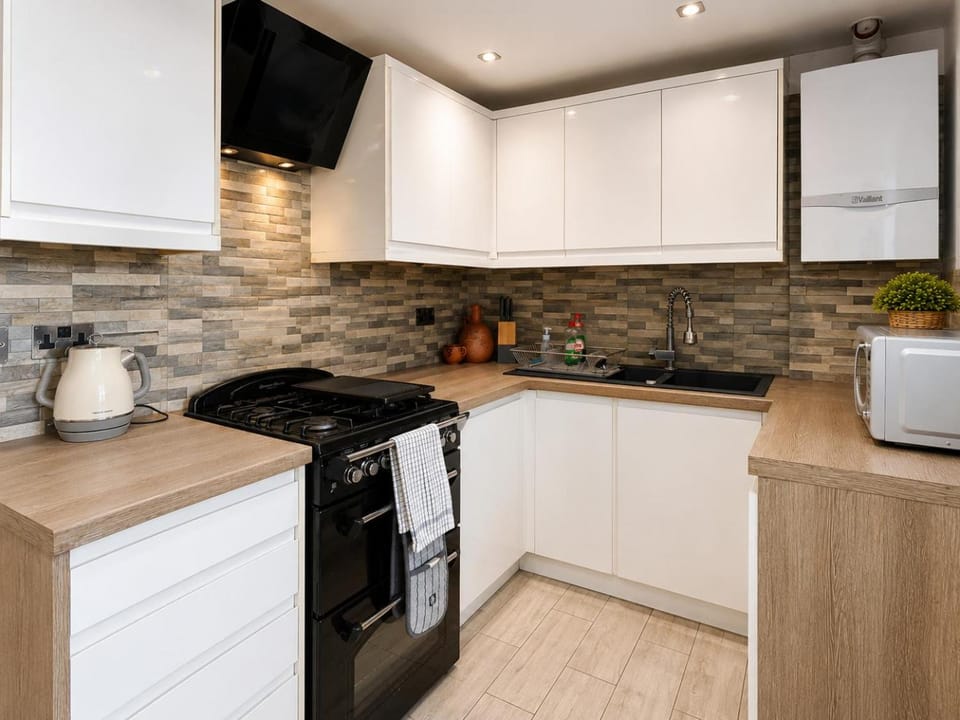 Poole 2-bedroom bungalow Apartment in Poole