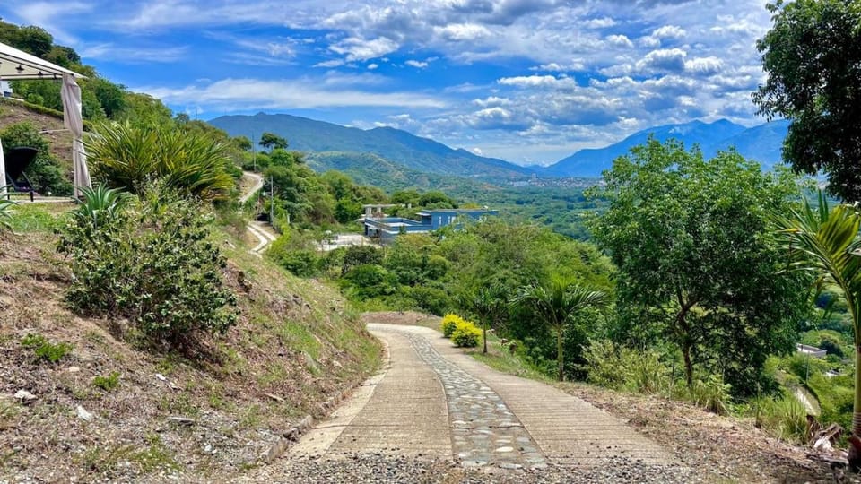 Luxury Estate, Pool with Nature and Relaxation Villa in Antioquia