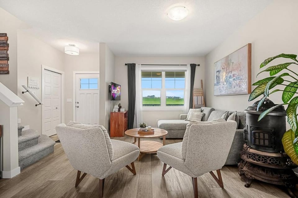 View (from property/room), Living room, Seating area, Garden view, stove