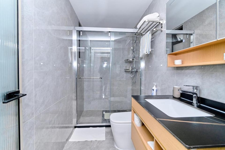modern serenity suites apartments with swimming pool,modern equipped gym,private parking space, children playing ground, proximity to major shopping malls and unbeatable city views Apartment in Nairobi County