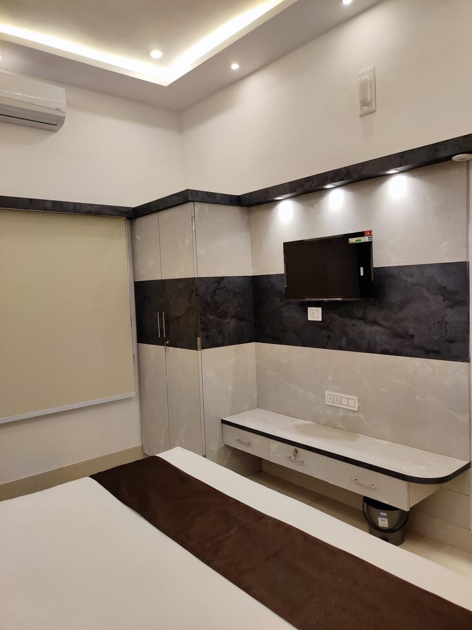 TV and multimedia, Photo of the whole room, Bedroom, air conditioner