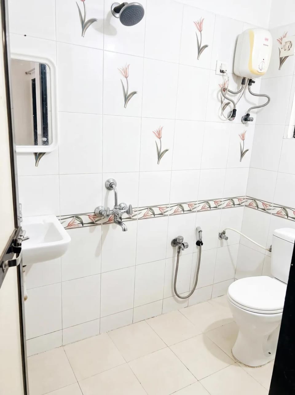Salona guest house kandivali-Cozy 2-Room Suite Apartment in Mumbai