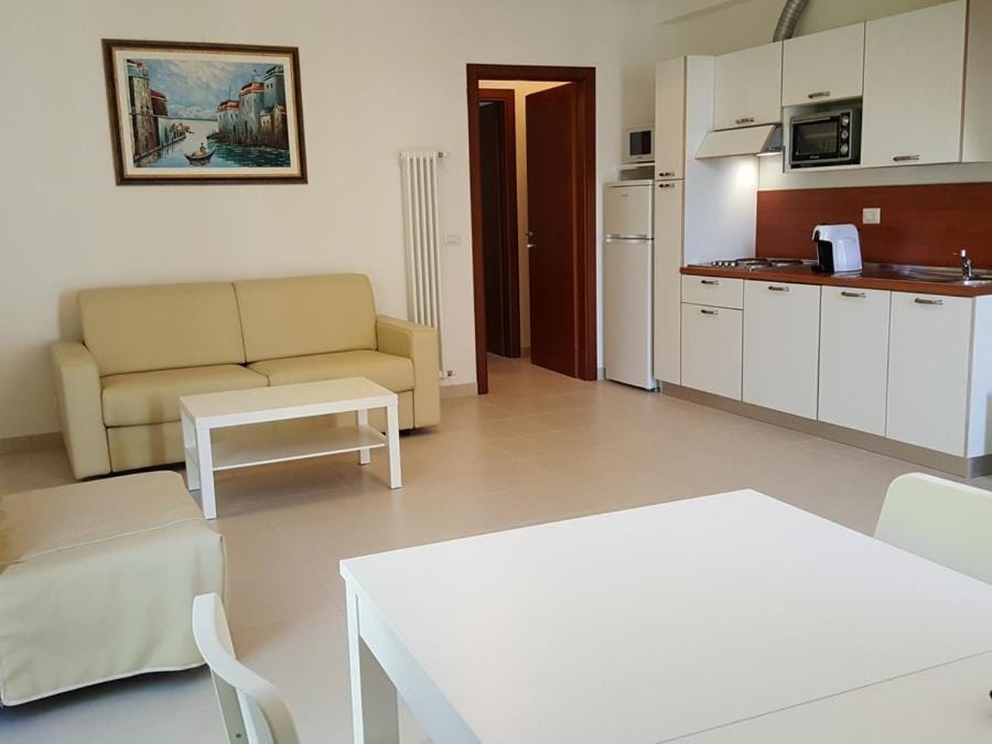 Kitchen or kitchenette, Living room, Seating area, Dining area, oven, pet friendly, stove