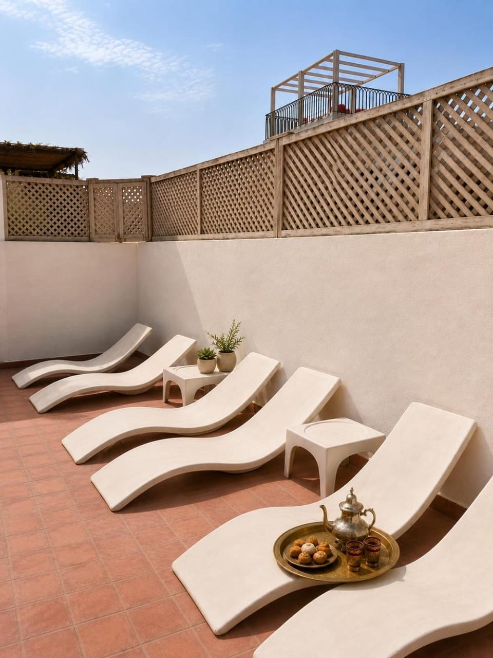Patio, Day, sunbed