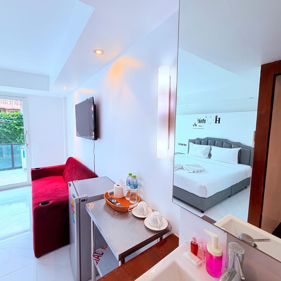 Karon Place ONE Hotel in Phuket