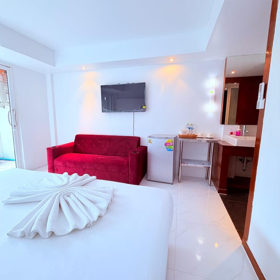 Karon Place ONE Hotel in Phuket