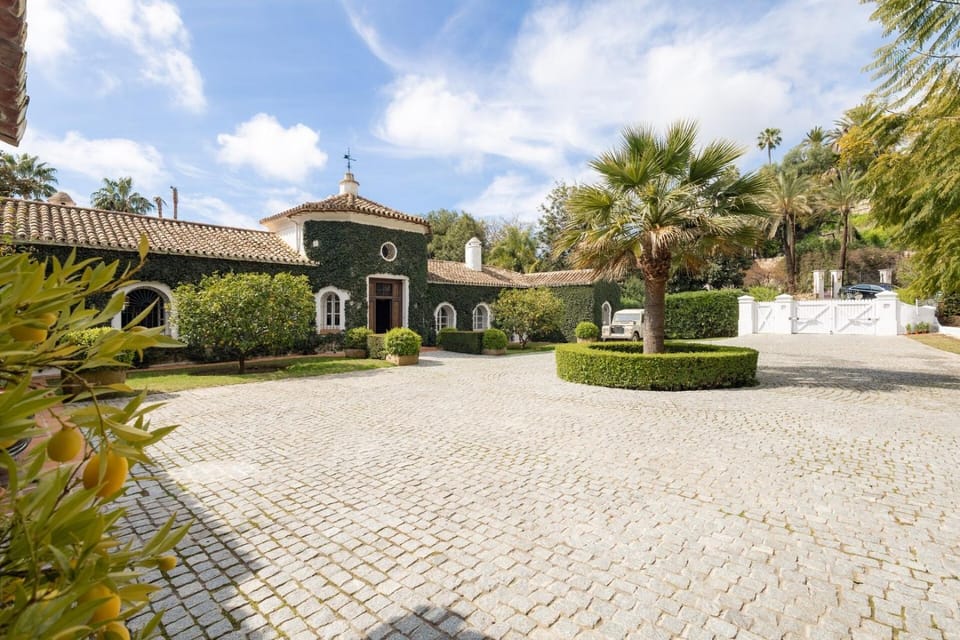 Almendral Villa Exclusive Marbella Hill Club Estate by Domvia Villa in Marbella