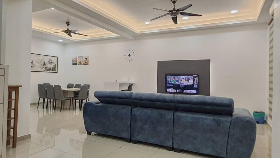Homestay Semabok Melaka18Pax 4BR House House in Malacca