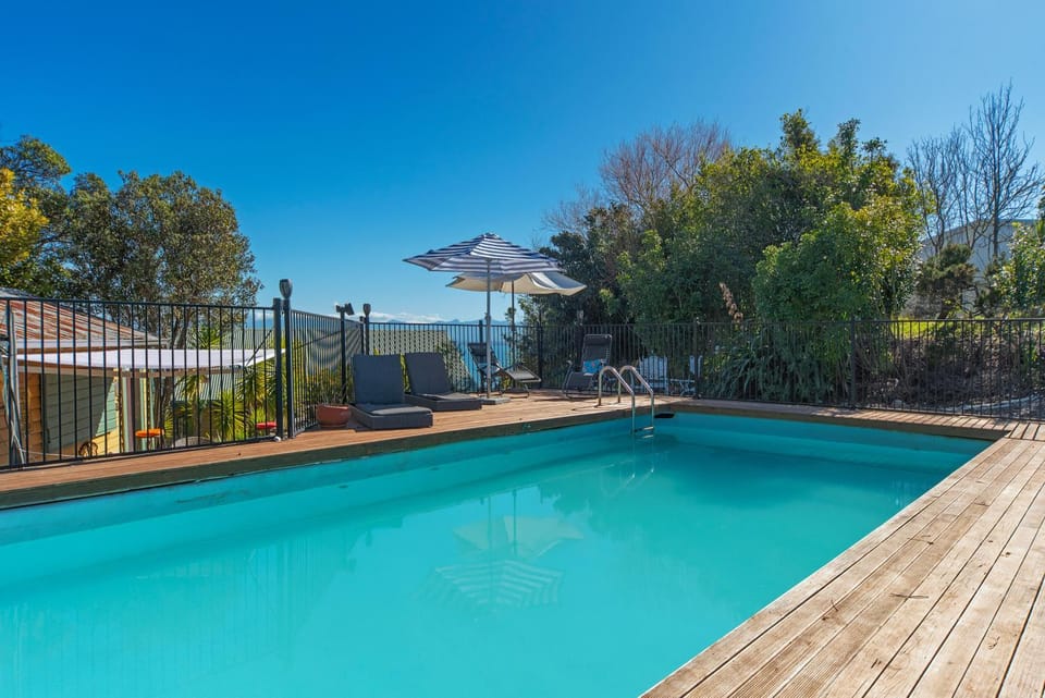 Hilltop Ocean Views - Outdoor Baths & Pool House in Nelson