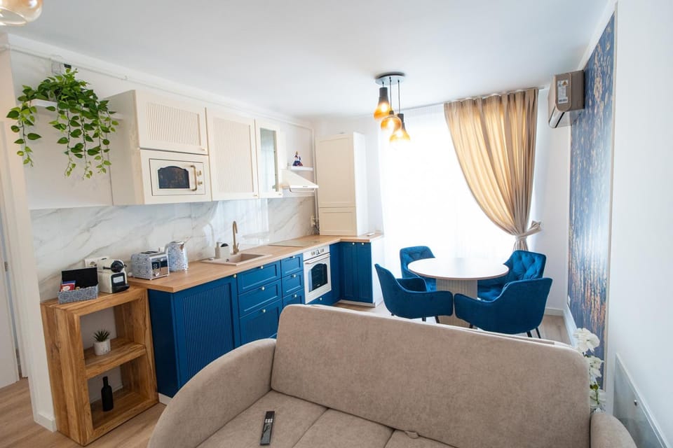 Communal lounge/ TV room, Kitchen or kitchenette, Living room, Seating area, Dining area, minibar, oven, stove, toaster