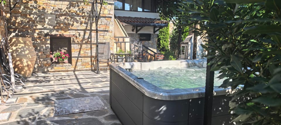 Hot Tub, Garden view
