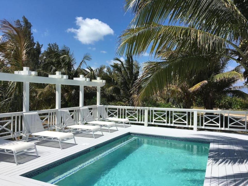 Alfred - Private - 2BR Beachfront Home with Pool Solar Banks Rd home House in North Eleuthera