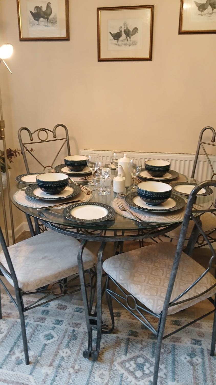 Seating area, Dining area