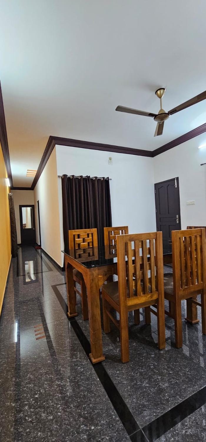 Cozy, Navas Home, Prime Location, Apartment in Thiruvananthapuram
