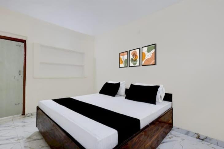Hotel Dev Inn Apartment in India