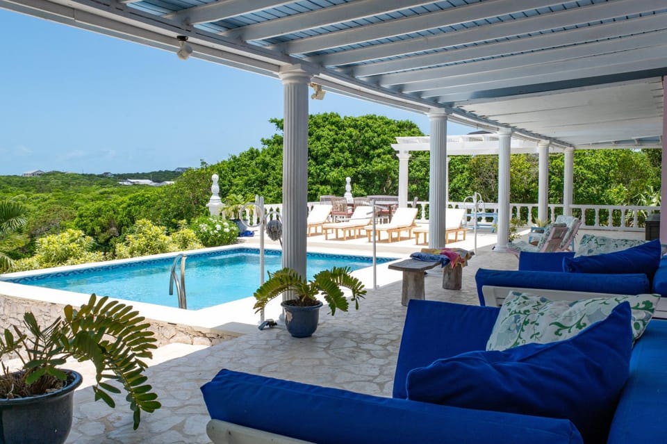 High Life - Private Hilltop Estate with Pool and Panoramic Ocean home House in North Eleuthera