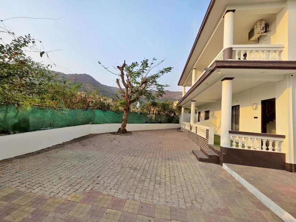 Property building, Restaurant/places to eat, Swimming pool, Breakfast