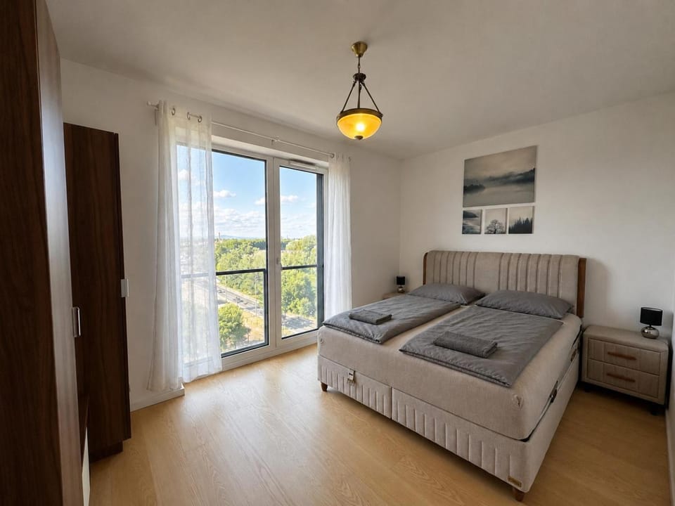 TV and multimedia, View (from property/room), Bedroom, River view, Quiet street view