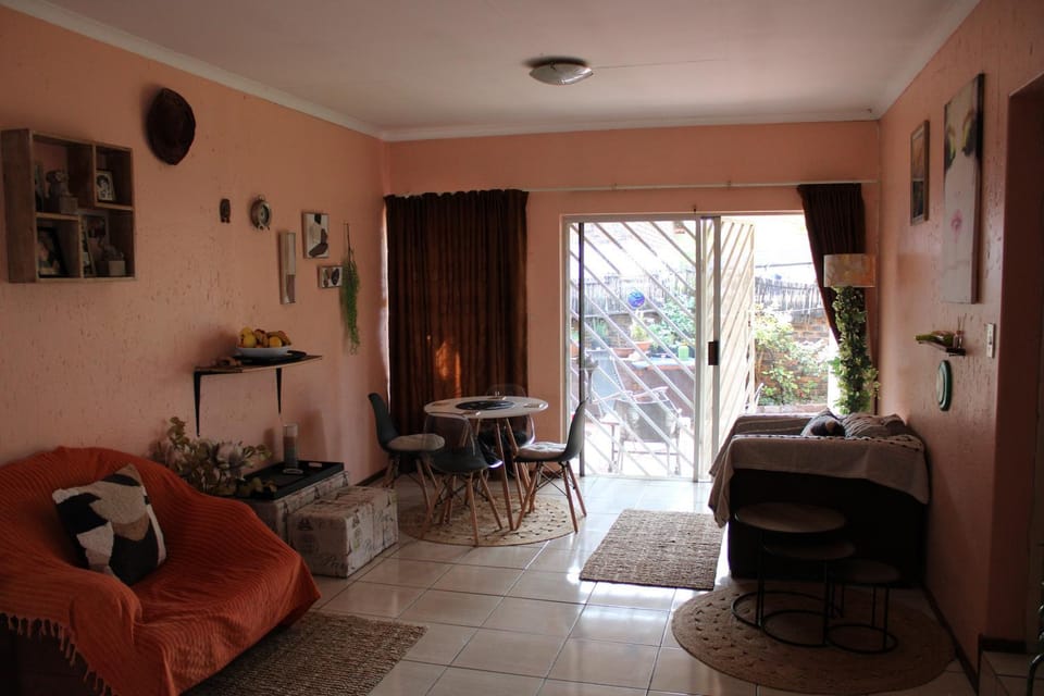 Private En-Suite Room with King XL Bed near OR Tambo Vacation rental in Gauteng