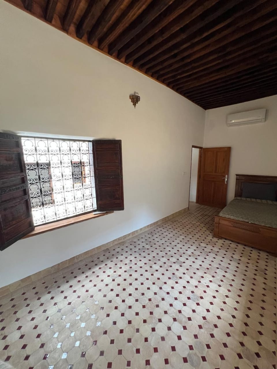 Bed, Bedroom, air conditioner