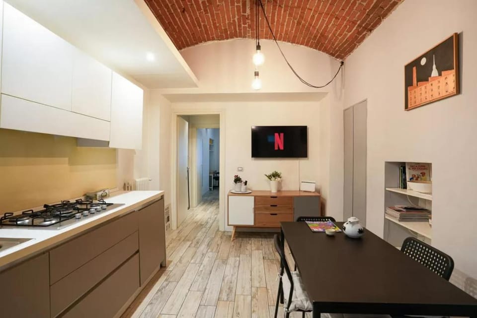 TV and multimedia, Kitchen or kitchenette, Dining area, stove