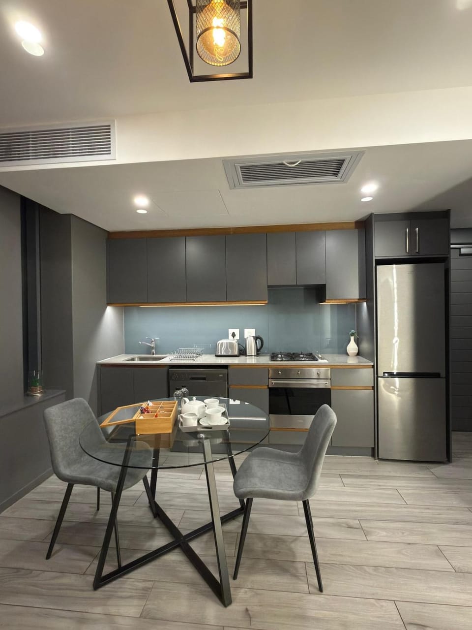 Coffee/tea facilities, Kitchen or kitchenette, Living room, Seating area, Dining area, oven, stove, toaster