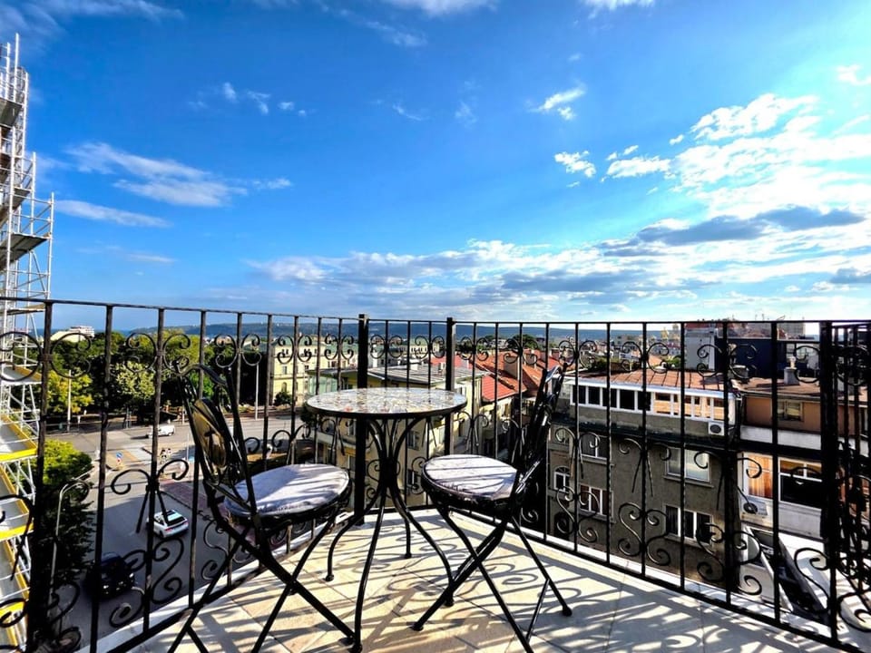 Day, Balcony/Terrace, City view