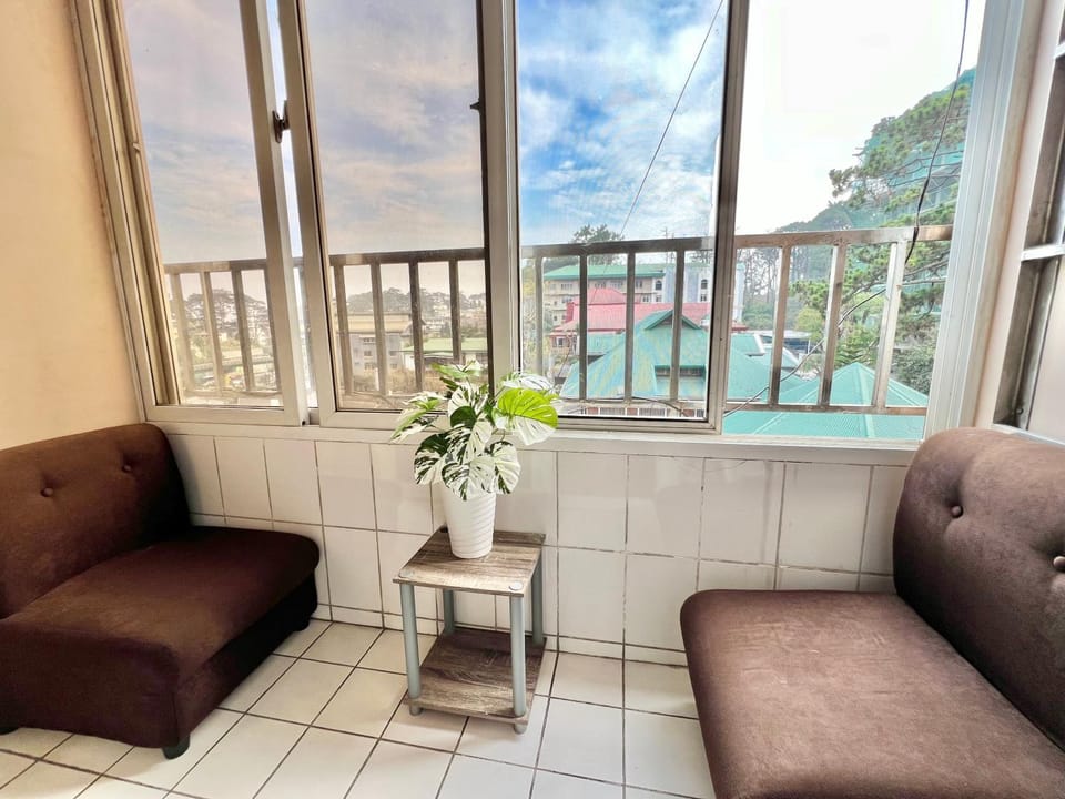 2 Bedrooms with Balcony near Burnham Park Apartment hotel in Baguio