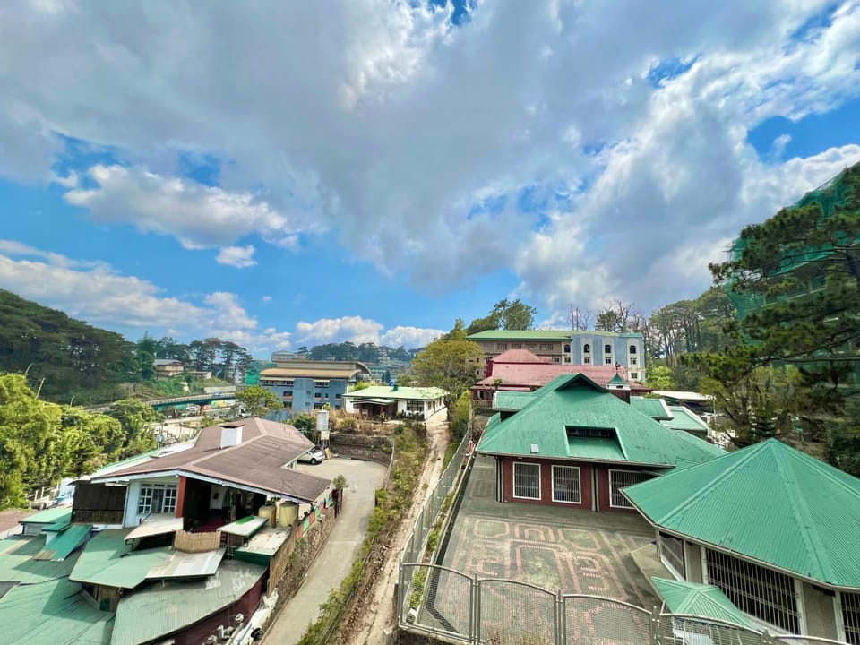 2 Bedrooms with Balcony near Burnham Park Apartment hotel in Baguio