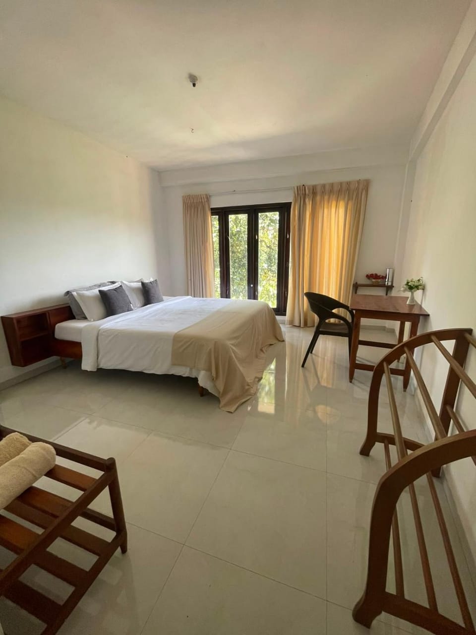 Photo of the whole room, Bedroom