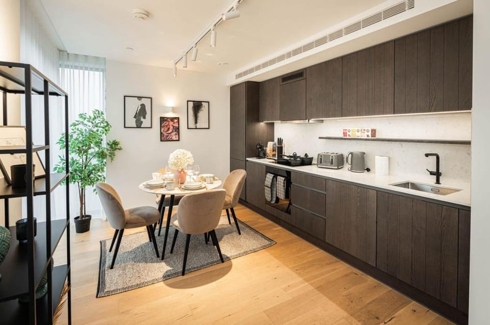 Cosy 2 Bedroom Kings Cross Apartment - Lift - Gym - AC Apartment in London Borough of Islington