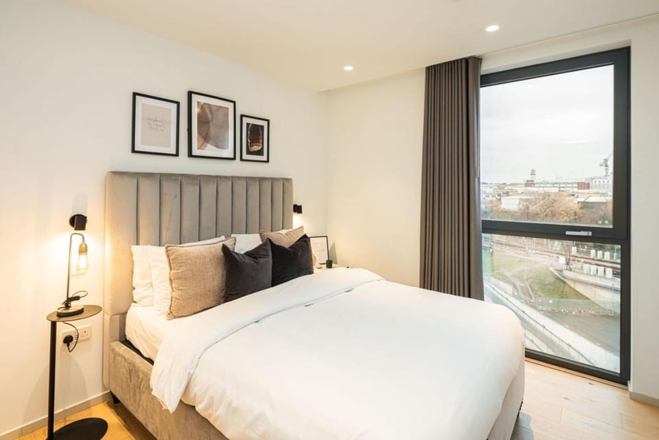 Cosy 2 Bedroom Kings Cross Apartment - Lift - Gym - AC Apartment in London Borough of Islington