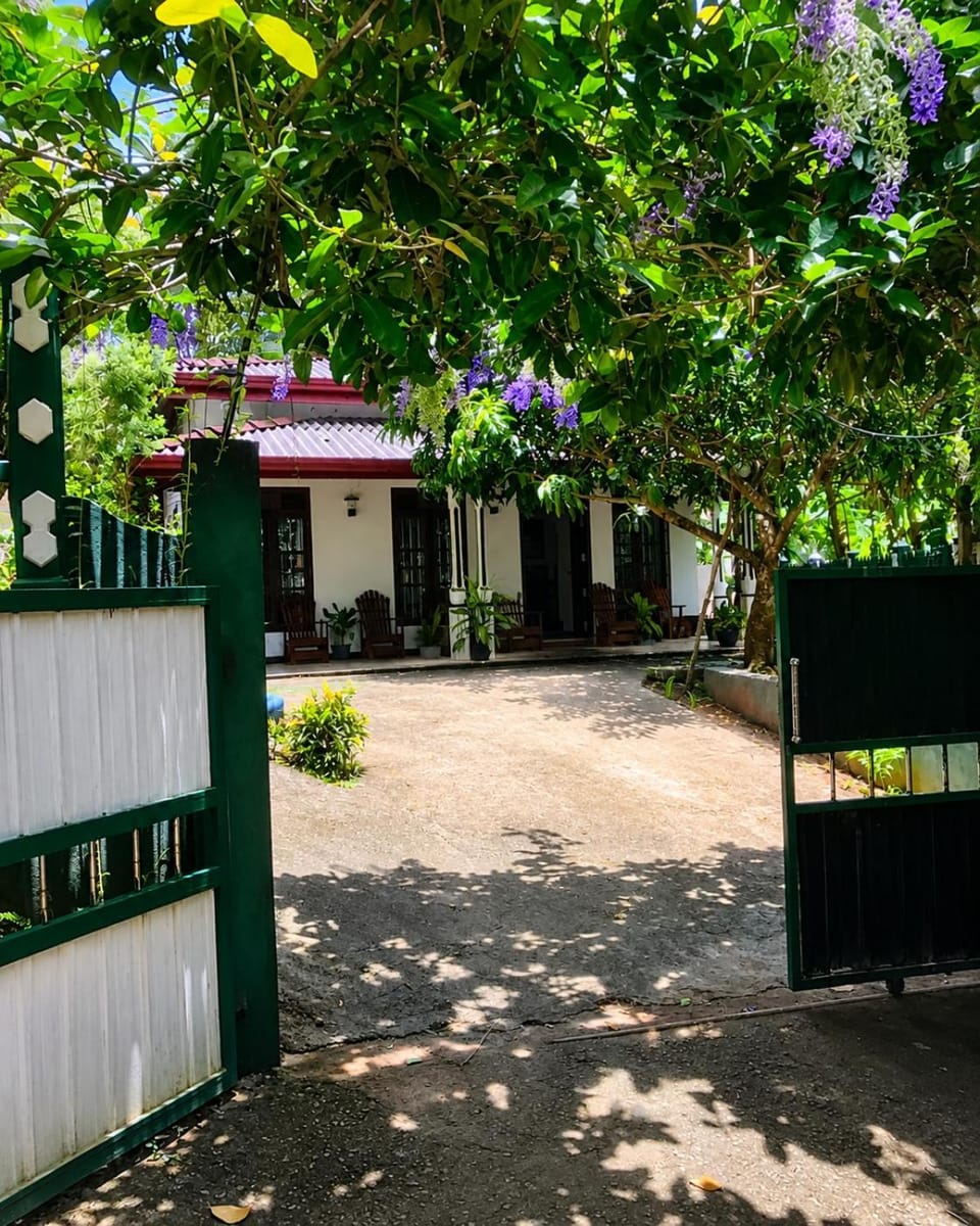 Property building, Garden, Garden view, Garden view, Parking