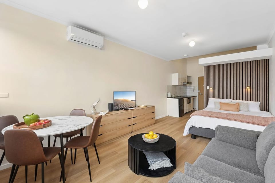 Living room, Photo of the whole room, Bedroom, air conditioner