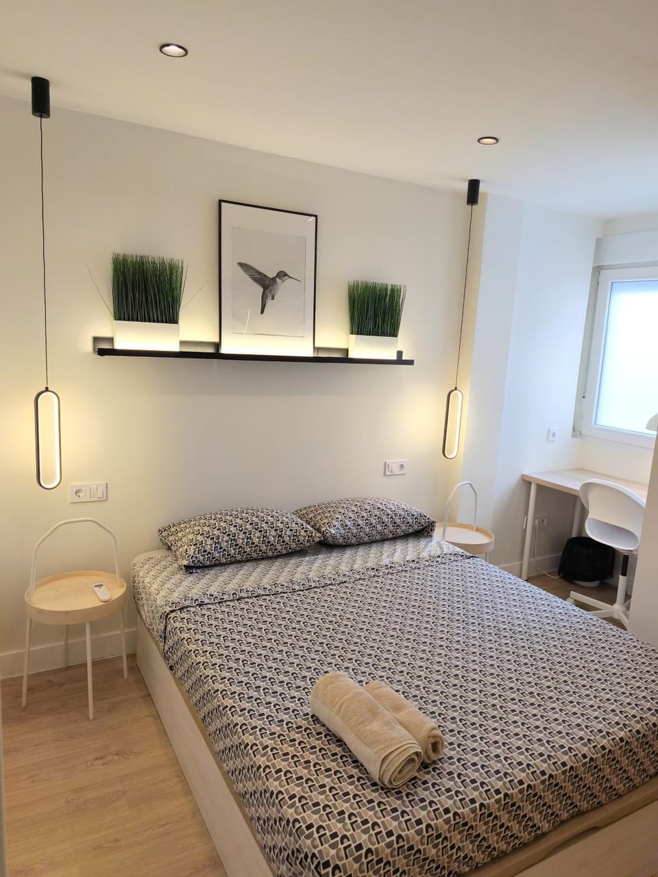 Bed, Photo of the whole room, Bedroom, towels