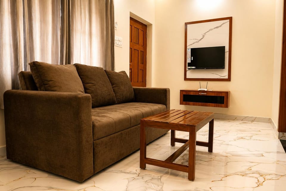 TV and multimedia, Living room, Seating area, Evening entertainment