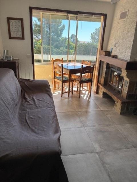 Seating area, Dining area